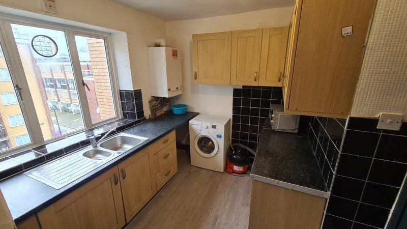 ☘️ Double Room in Commercial Road