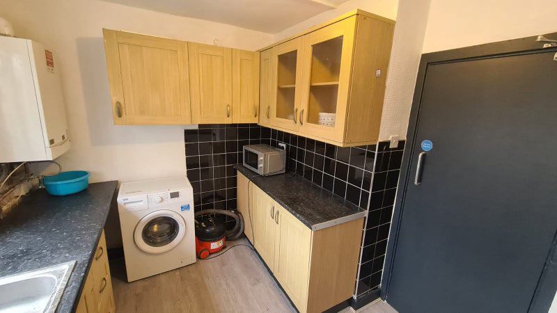 ☘️ Double Room in Commercial Road