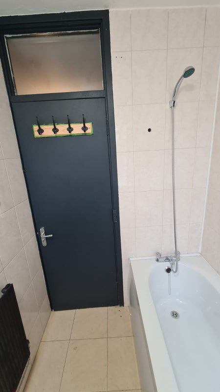 ☘️ Double Room in Commercial Road