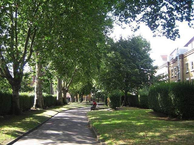 ☘️ Double Room in Commercial Road