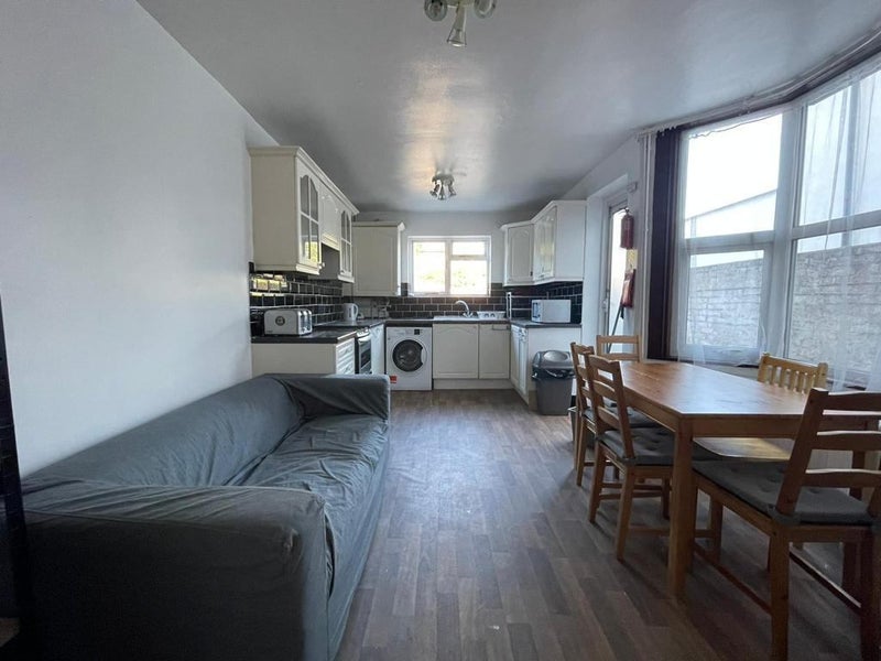 Huge Double Room In Turnpike Lane!