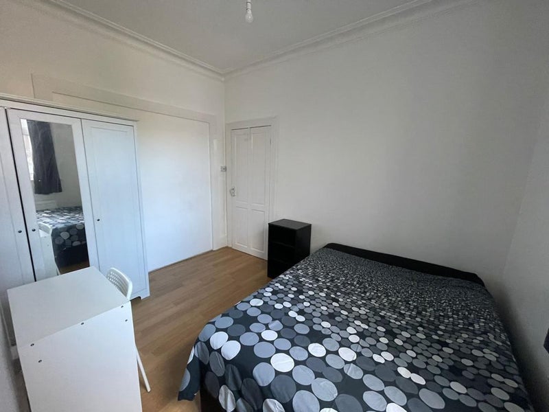 Huge Double Room In Turnpike Lane!