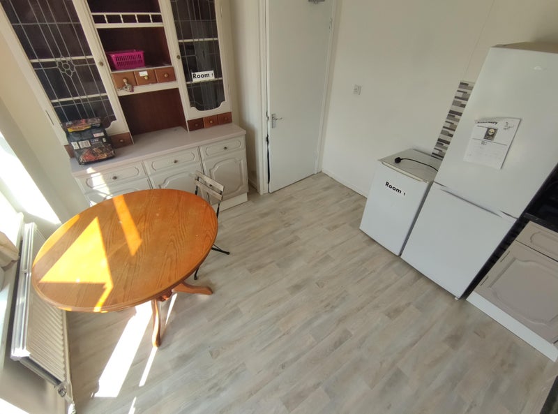 Single Room in Tottenham Hale - Parking