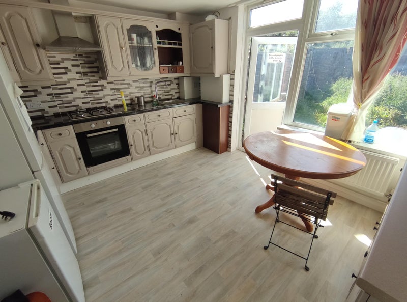 Single Room in Tottenham Hale - Parking