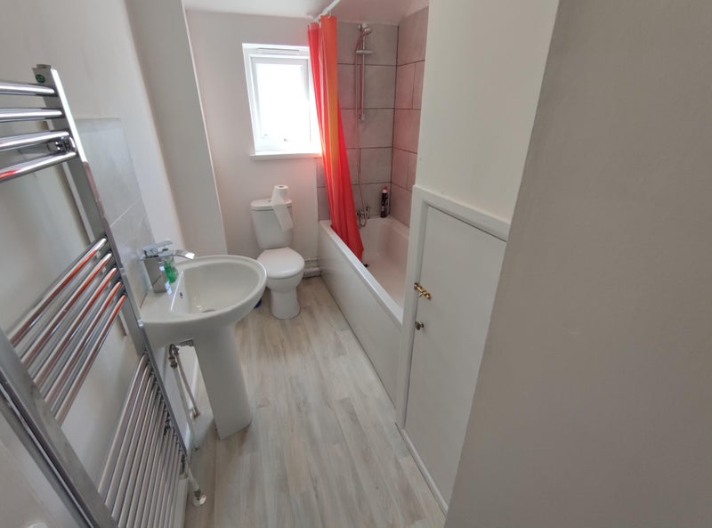 Single Room in Tottenham Hale - Parking