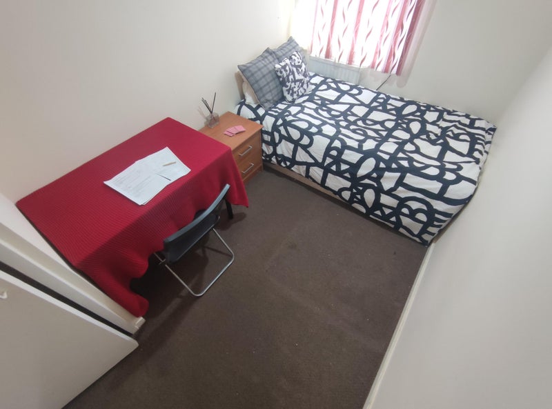 Single Room in Tottenham Hale - Parking