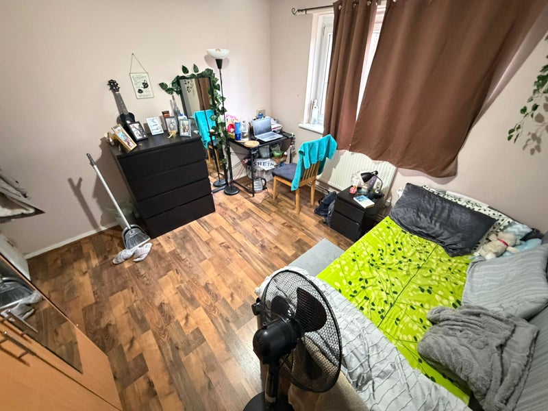 Double room close to Alameda Place