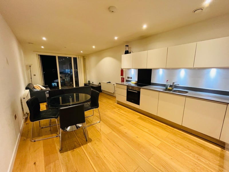 Amazing En-Suite Room In Bow!