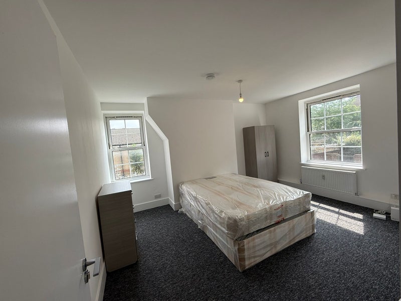 Lovely Double & Single Bedrooms Located in E3