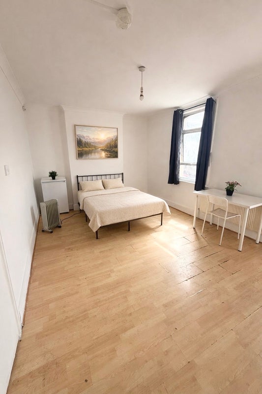 Double room in Dollis Hill Station