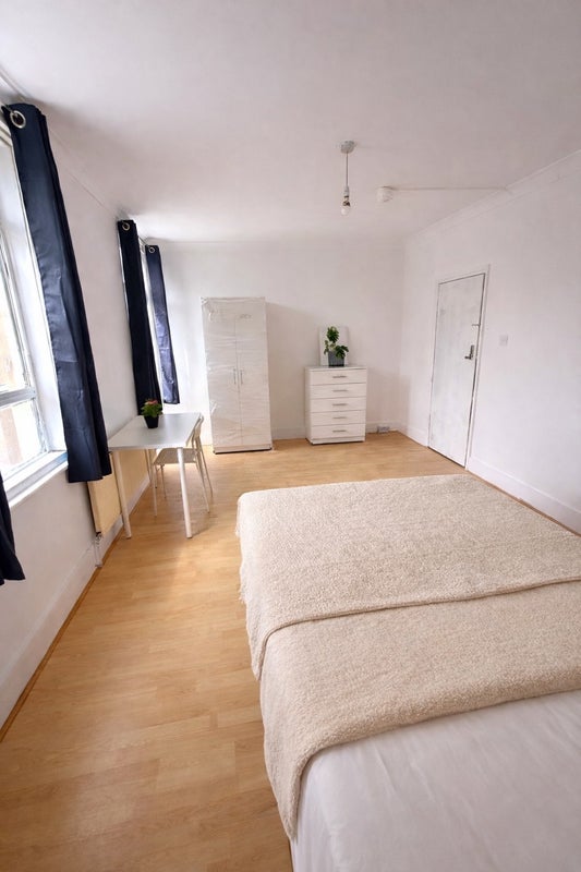 Double room in Dollis Hill Station