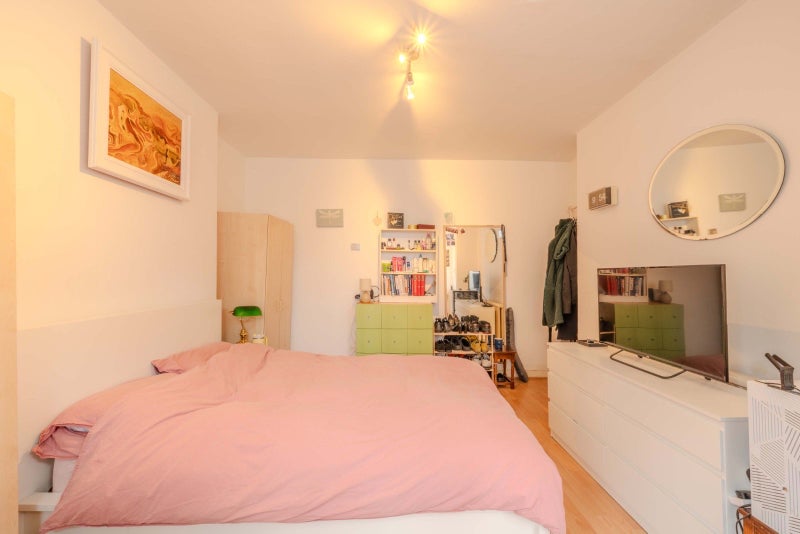 2 Rooms In Homerton
