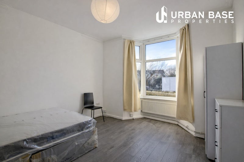 Modern Spacious Bedrooms In Grays