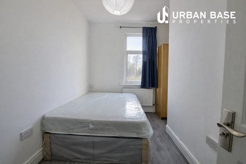 Modern Spacious Bedrooms In Grays