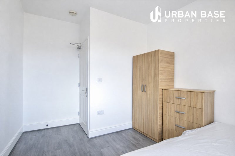 Modern Spacious Bedrooms In Grays