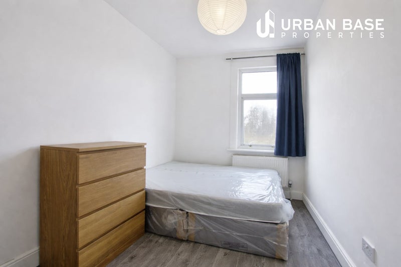 Modern Spacious Bedrooms In Grays