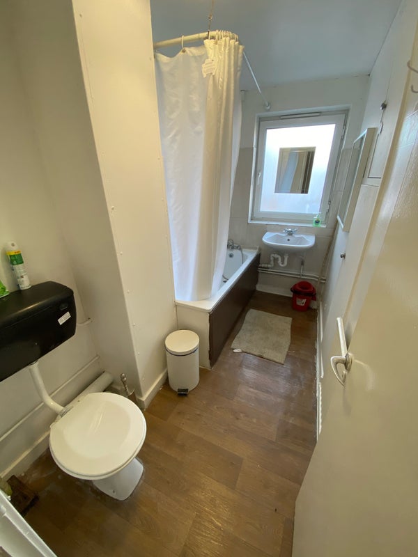 Large Room With Balcony Near The River