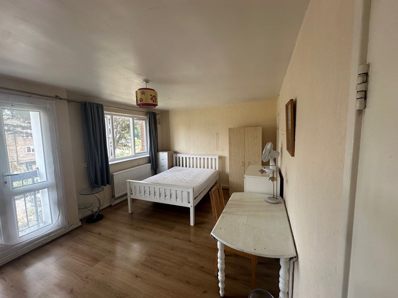 Large Room With Balcony Near The River