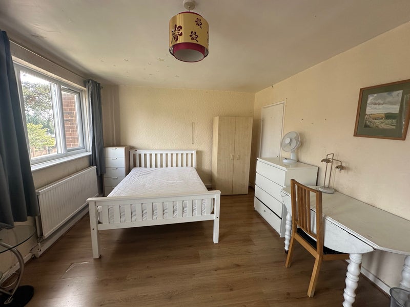 Large Room With Balcony Near The River