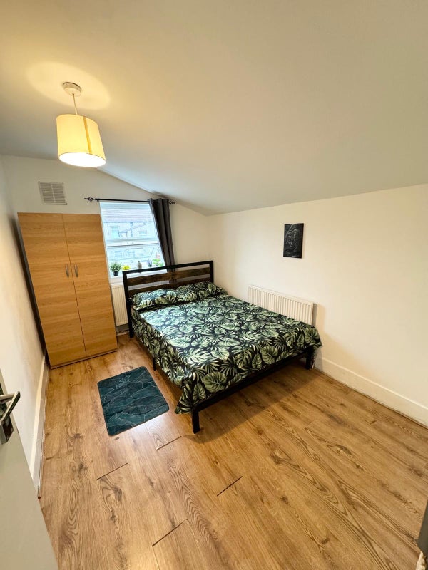 Lovely Room In Edmonton!