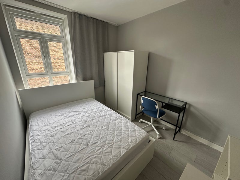 Cosy Room Next The River!