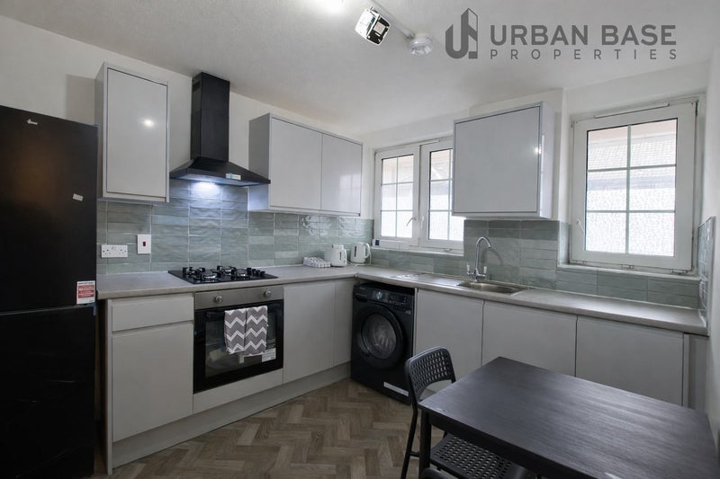 Newly Refurbished Room In Bow