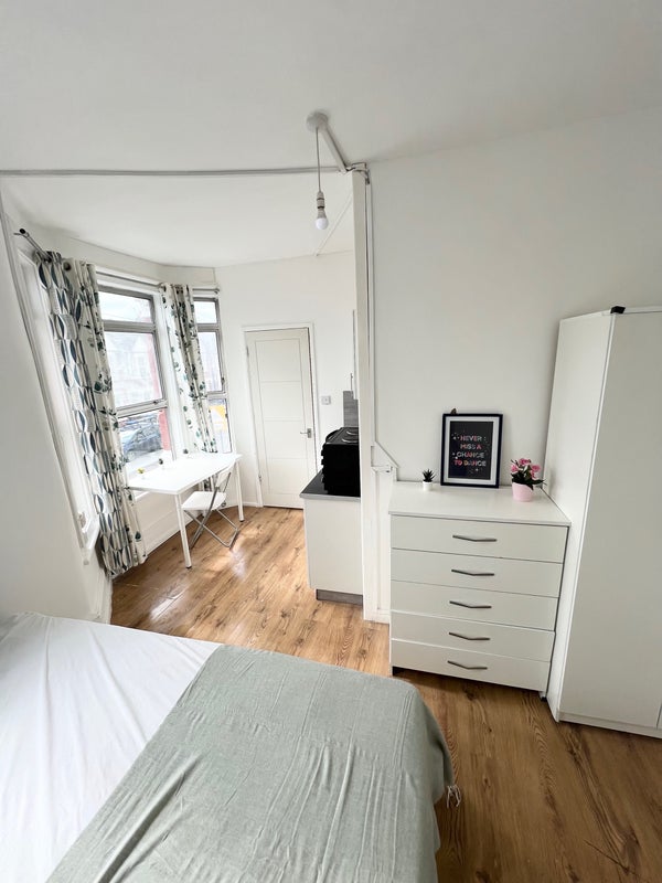 Studio Flat in Willesden