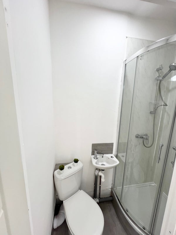 Studio Flat in Willesden