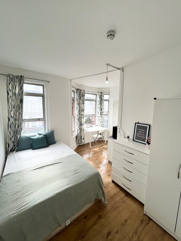 Studio Flat in Willesden