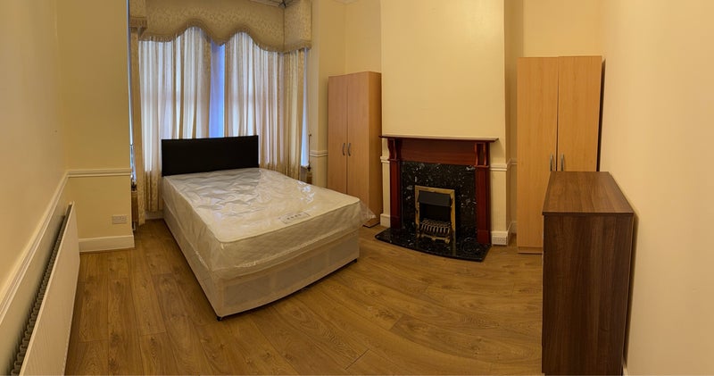 Double room available in Manor Park