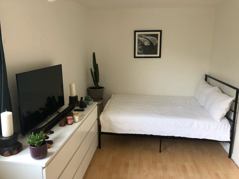 Nice Double Room Only 2 Mins Walk To Station!