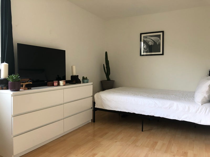 Nice Double Room Only 2 Mins Walk To Station!