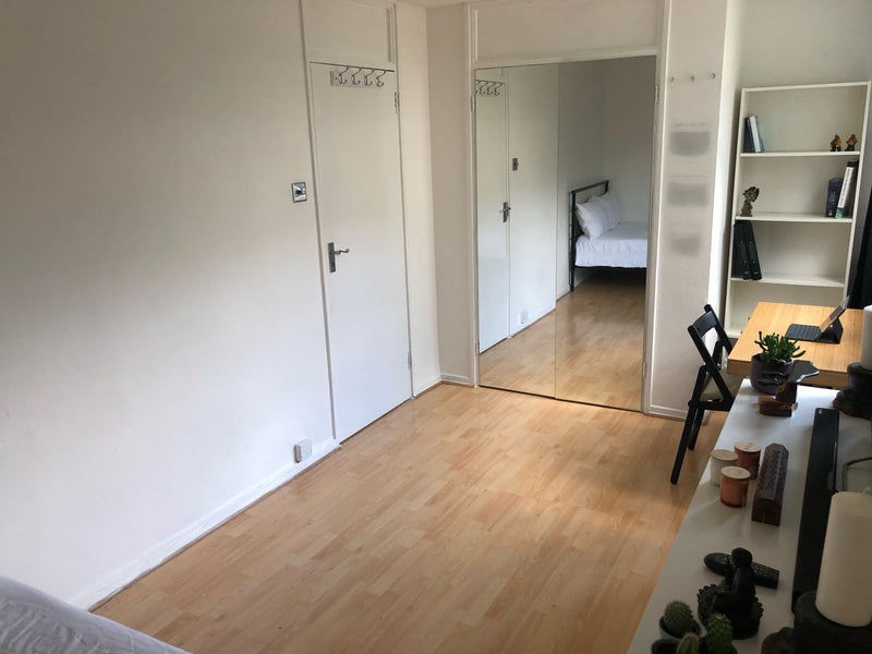 Nice Double Room Only 2 Mins Walk To Station!