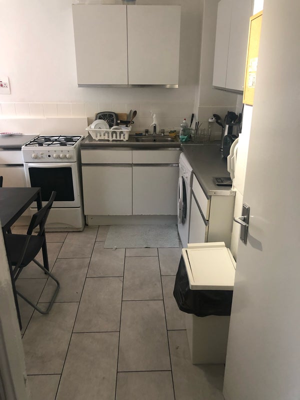 Nice Double Room Only 2 Mins Walk To Station!