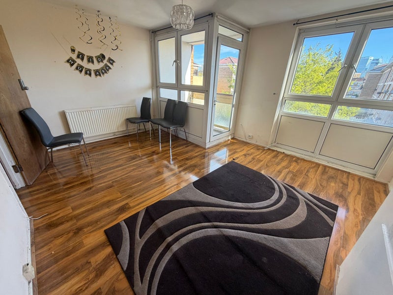 Four Spacious Bedrooms in a Prime Location of Bow