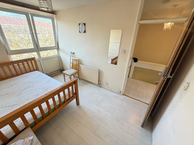 Four Spacious Bedrooms in a Prime Location of Bow