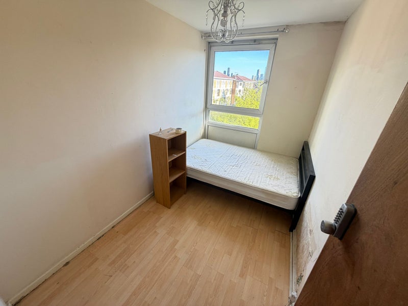 Four Spacious Bedrooms in a Prime Location of Bow