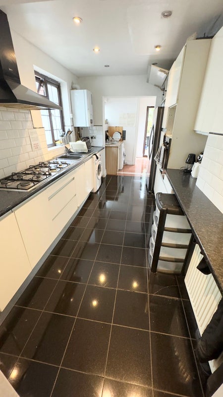 Double room close to dollis hill