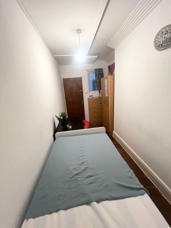 Double room close to dollis hill