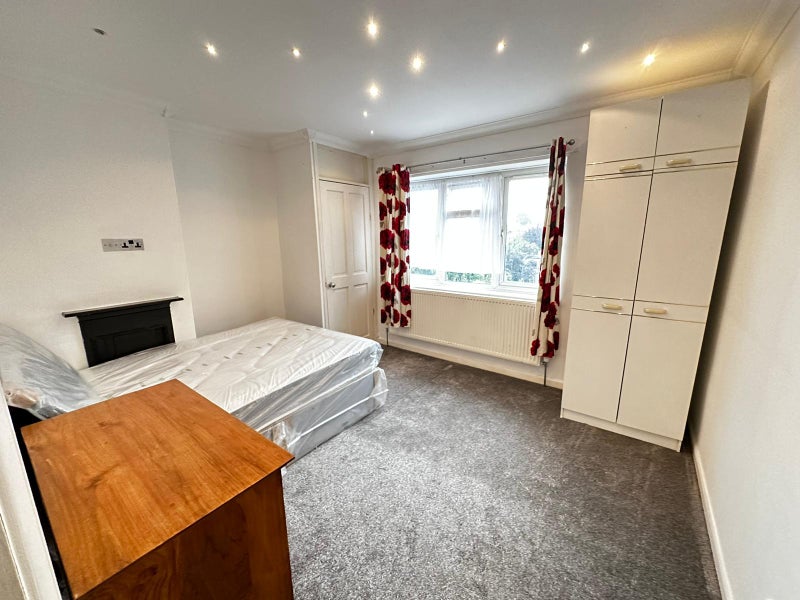Stunning Double Room In Lovely Shared
