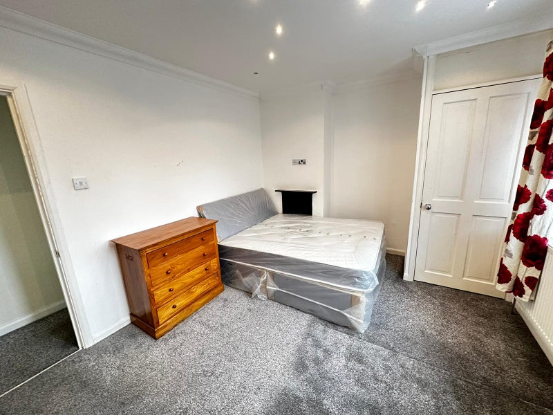 Stunning Double Room In Lovely Shared
