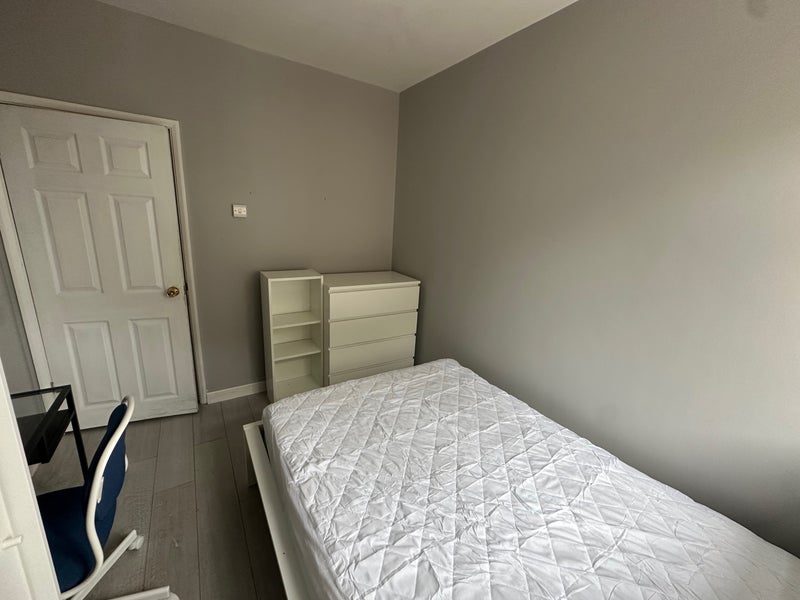 Cosy Room Next The River!