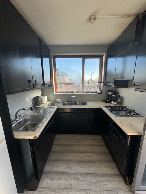 Spacious Double Room Close Staples Corner