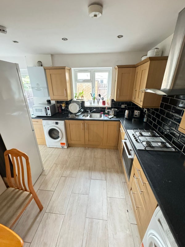 Spacious Room To Rent In Whitechapel