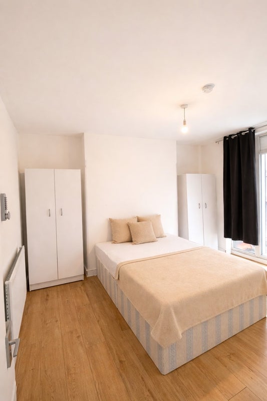 Lovely room in CRICKLEWOOD