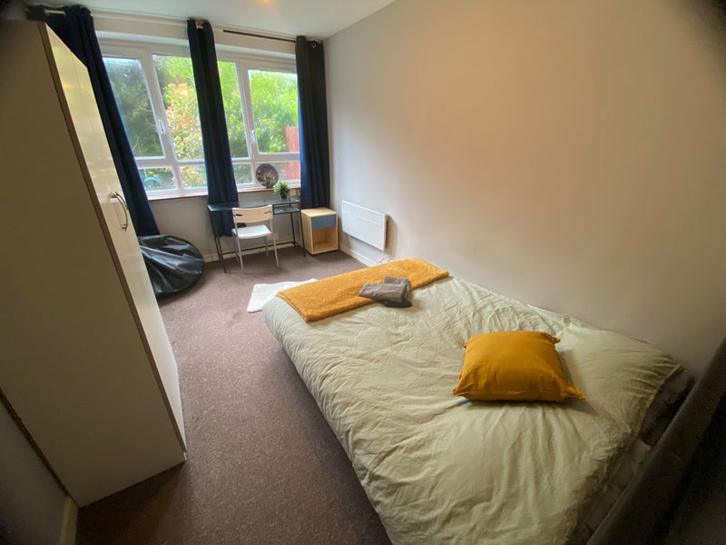 ☘️ Double Room in Limehouse, East London