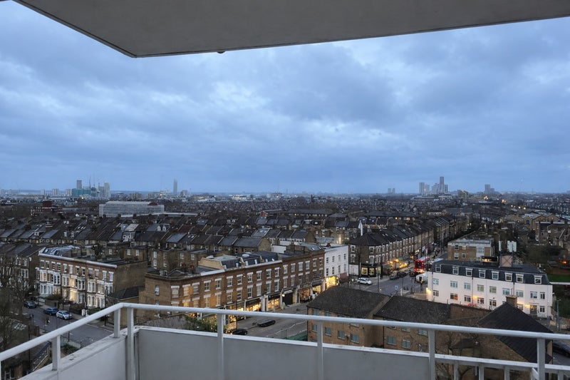 3 Rooms in a 3-bed flat in Queen's Park