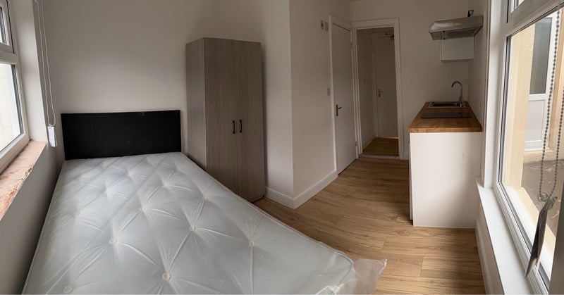 Studio flat in Cann Hall