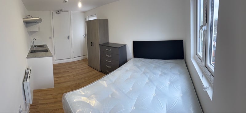 Studio flat in Cann Hall