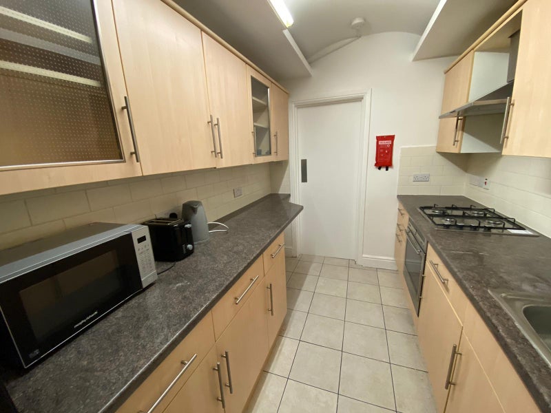 Newly Refurbished 2 Double Rooms- Bromley North